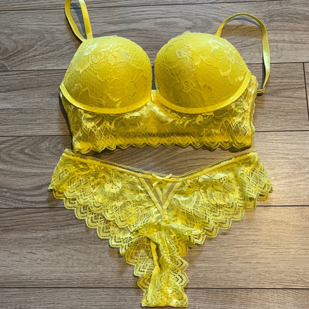 Bra and panty set